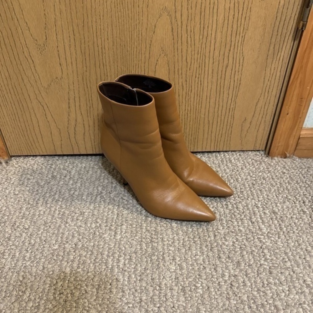 Marc Fisher "Fergus" Size 8.5M Solid Brown Pointed Toe Heeled Leather Booties